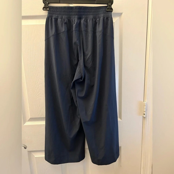 Lululemon | Wanderer Crop Pants in True Navy Size 4 - Picture 6 of 8